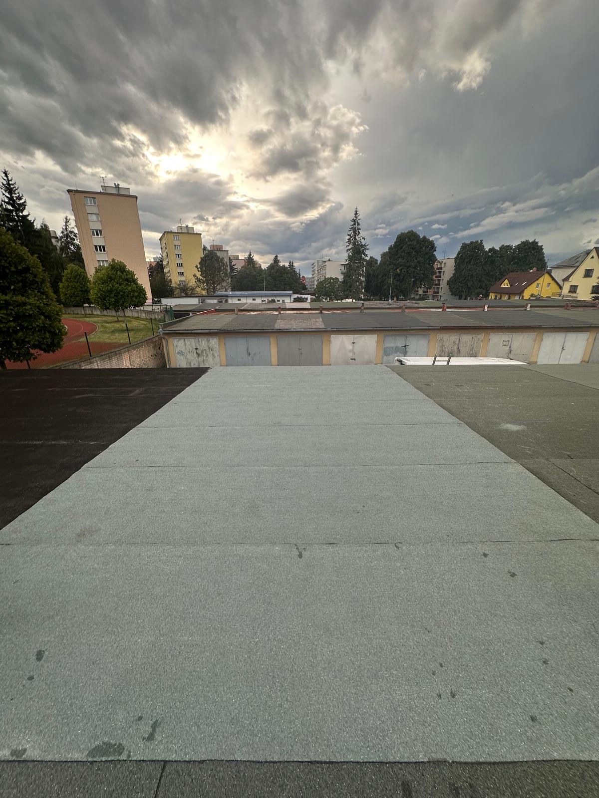 Asfaltové pásy - dokončená garáž